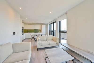 Flat New Lion Way in Greater London