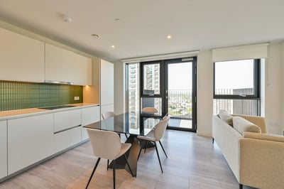 Flat New Lion Way in Greater London
