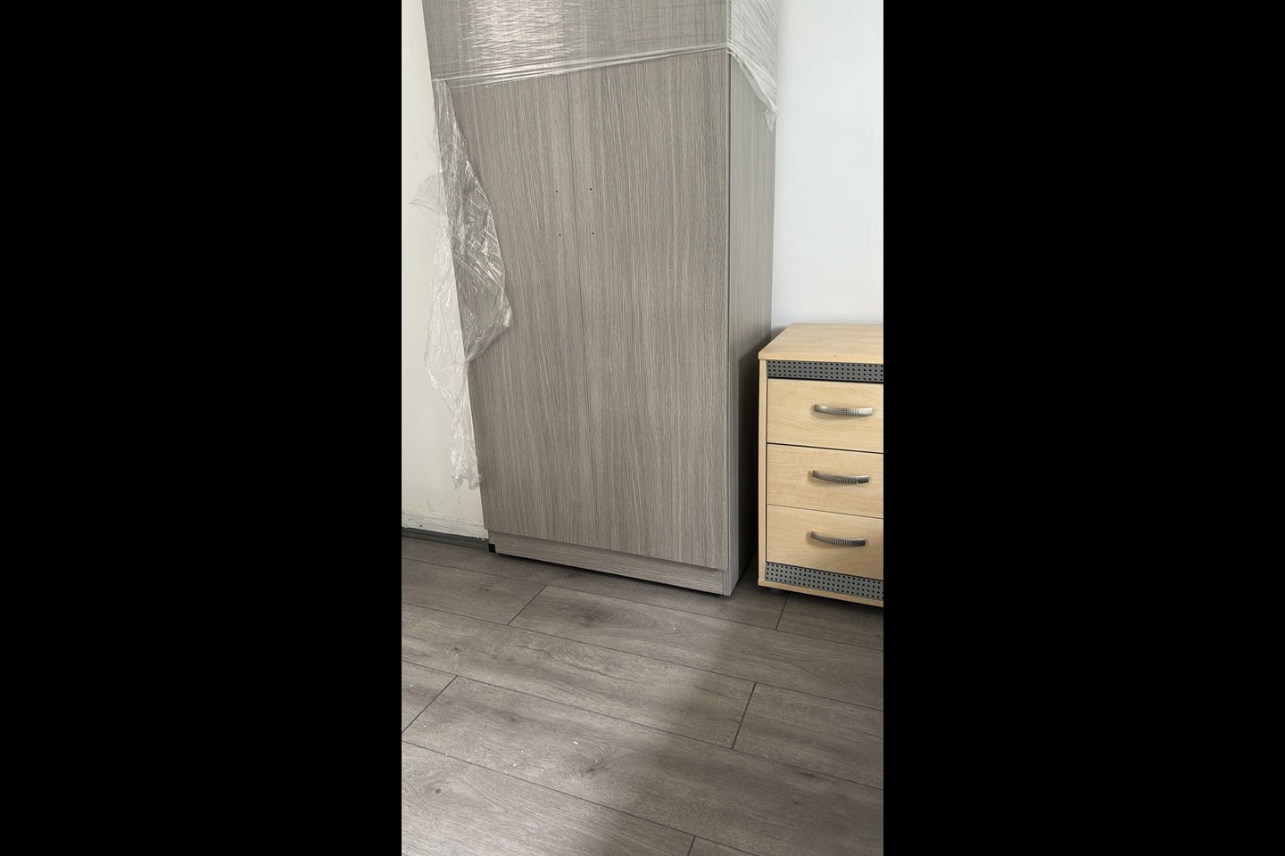 Room Rochester Square in Greater London