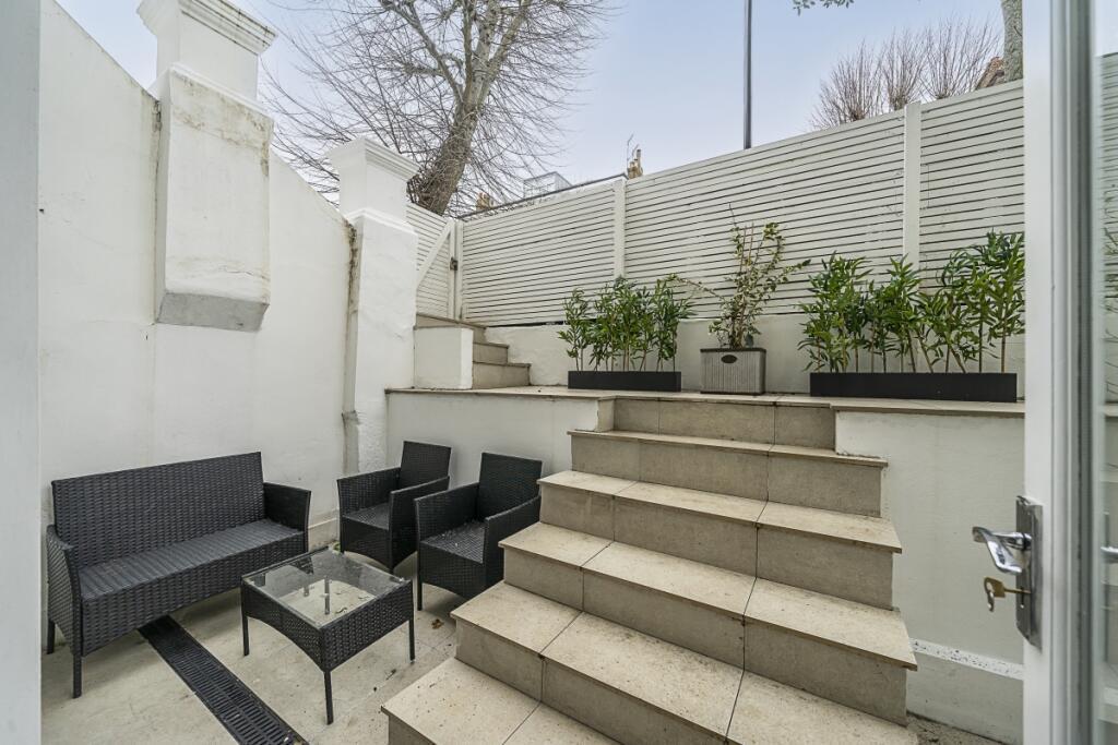 Flat Belsize Park Gardens in Greater London