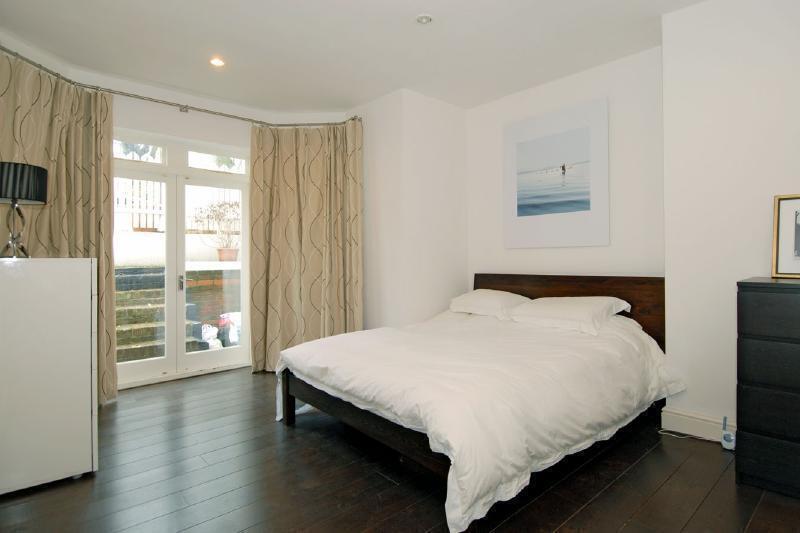 Flat Belsize Park Gardens in Greater London