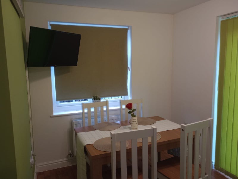 Room Springville Avenue in Manchester