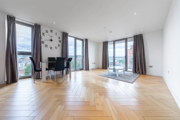 Flat Heritage Lane in Greater London