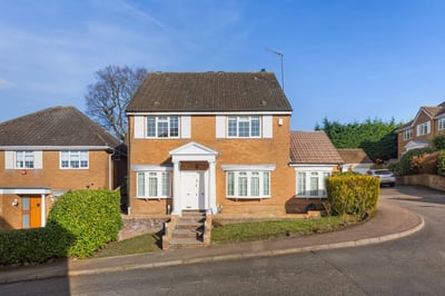 House Nicholas Road in Hertsmere