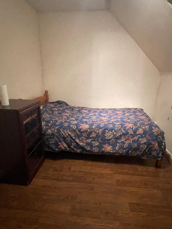 Room Shrubbery Road in Greater London