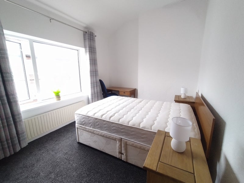 Room Midland Terrace in Chesterfield