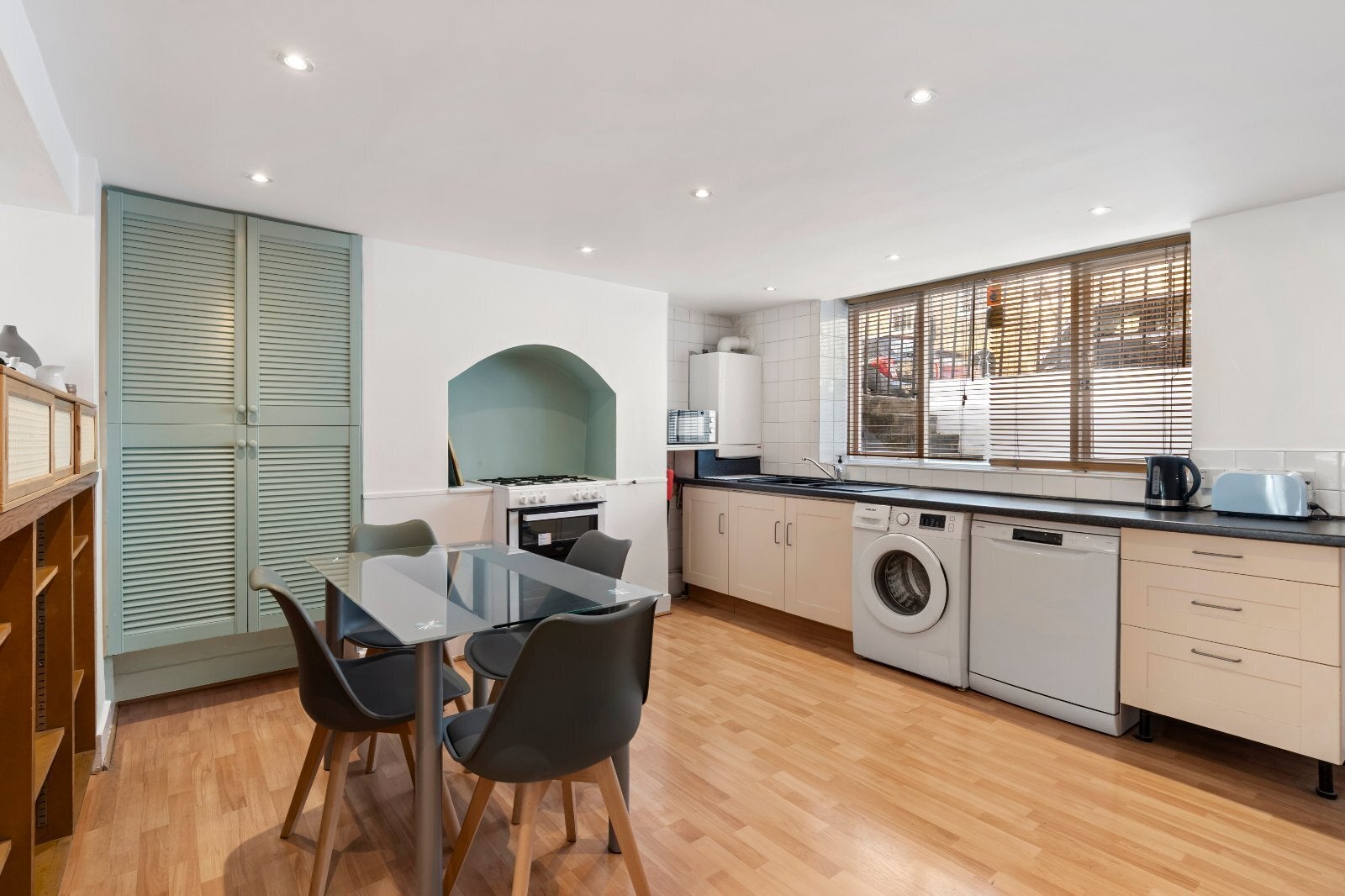 Flat Offord Road in Greater London