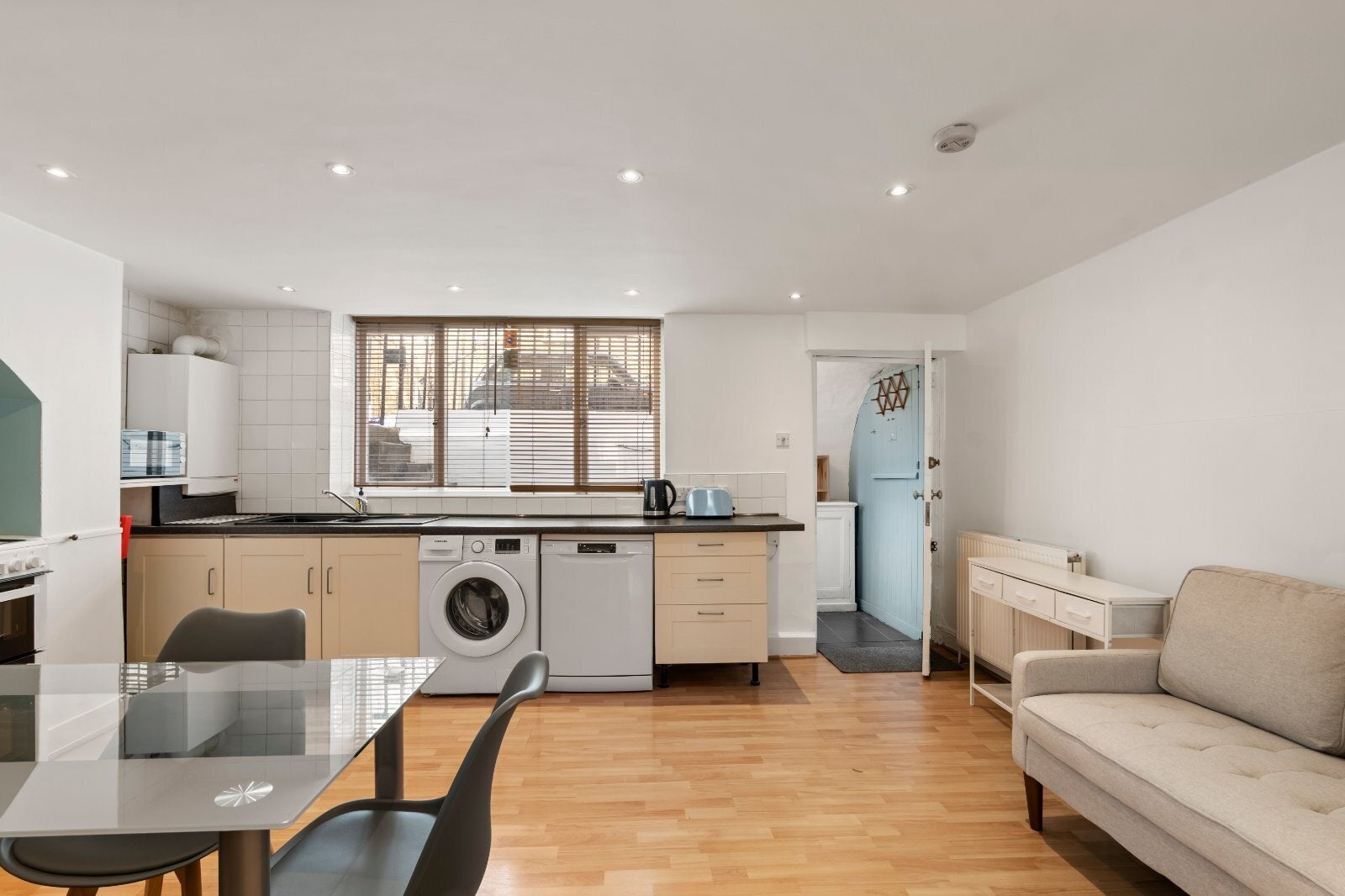 Flat Offord Road in Greater London