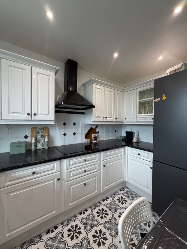 Flat Lancaster Court in Greater London