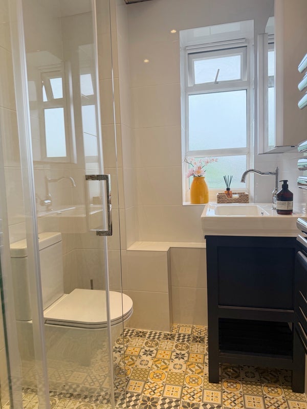 Flat Lancaster Court in Greater London