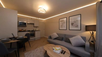 Flat Old Paradise Street in Greater London