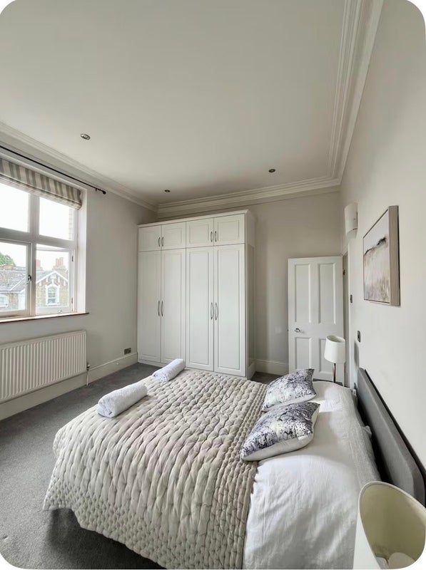 Flat Fernshaw Road in Greater London