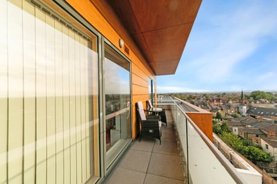 Flat Ellora Road in Greater London