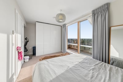 Flat Ellora Road in Greater London