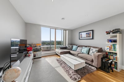 Flat Ellora Road in Greater London