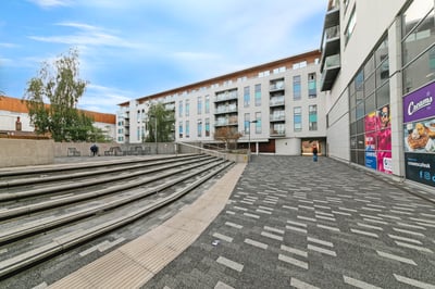Flat Ellora Road in Greater London