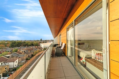 Flat Ellora Road in Greater London