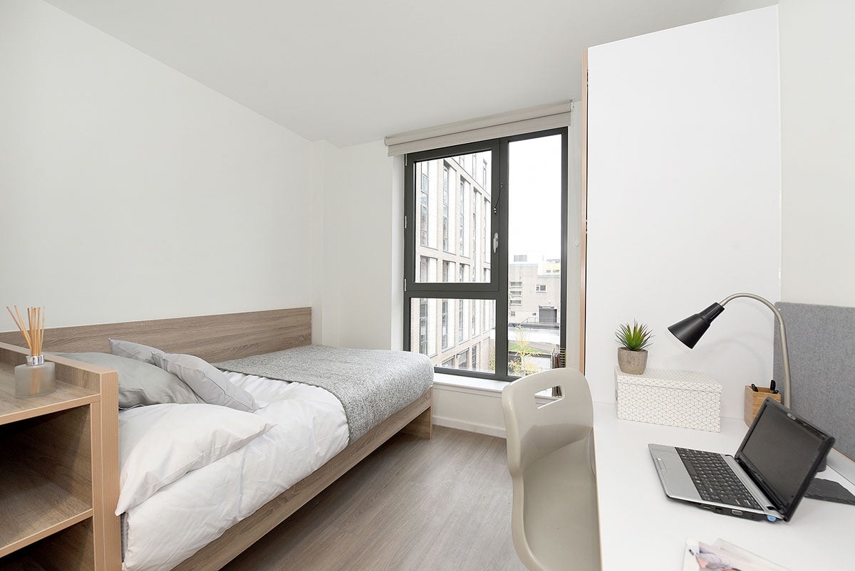 Room St James Road in Glasgow