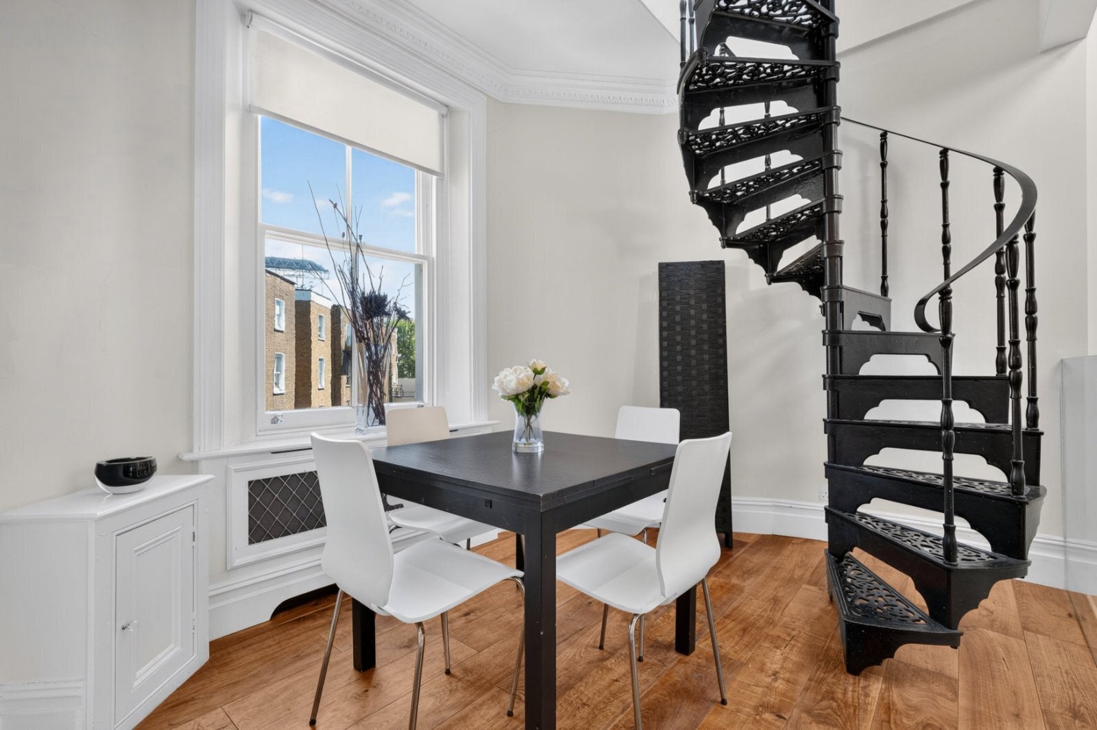 Flat Linden Gardens in Greater London