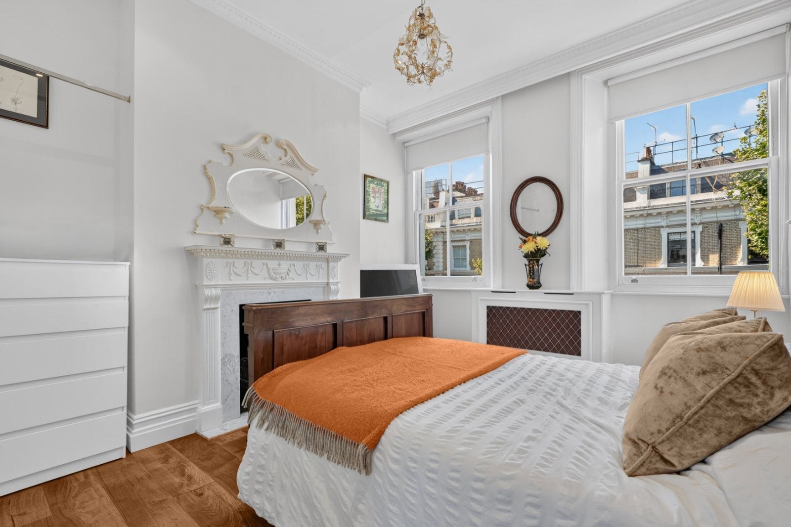 Flat Linden Gardens in Greater London