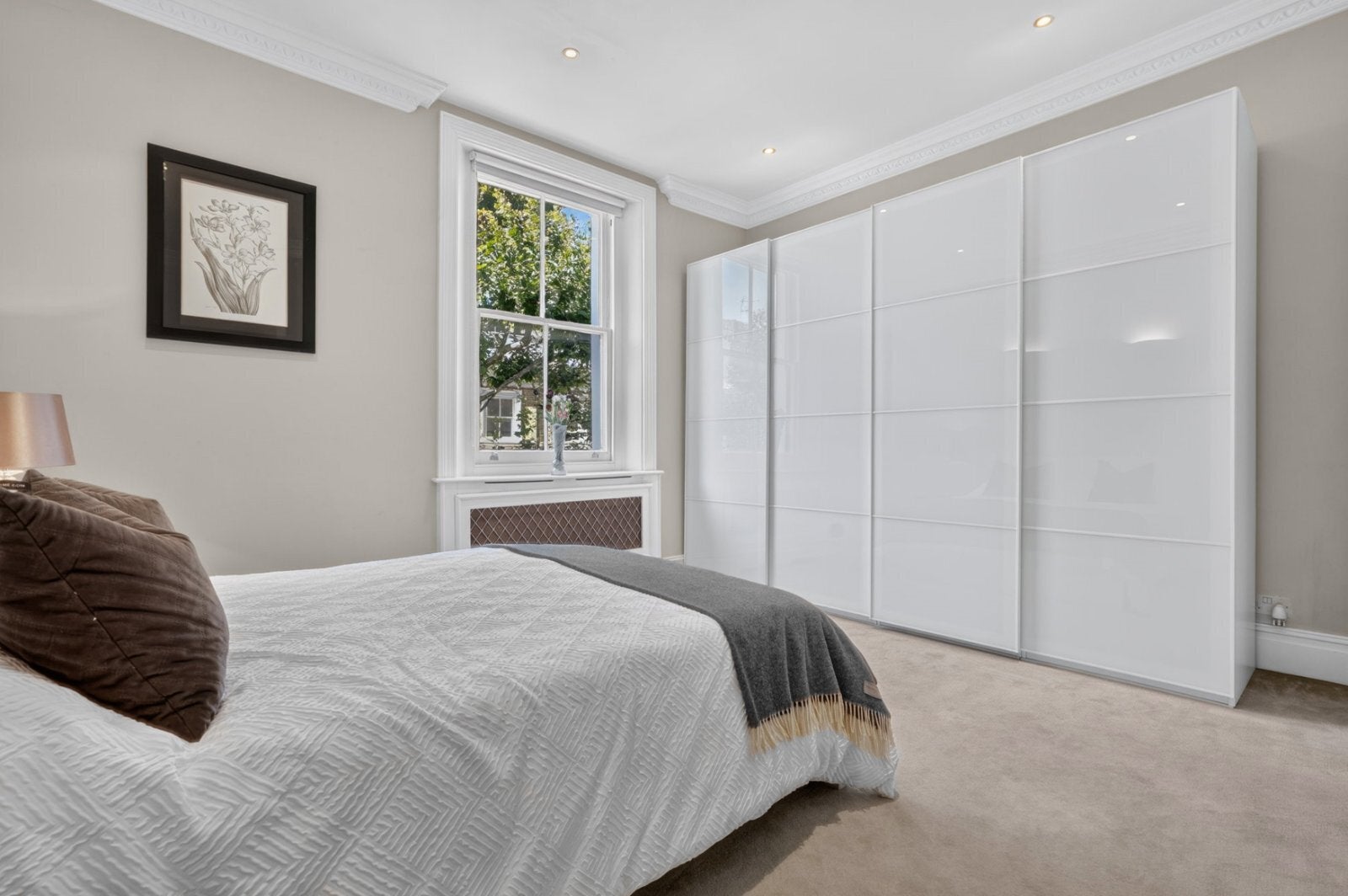 Flat Linden Gardens in Greater London