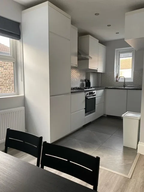 Flat Marian Road in Greater London