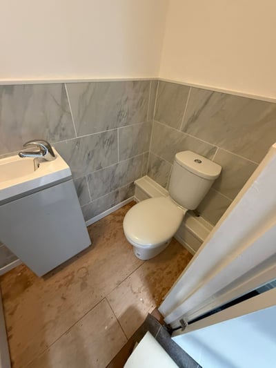 Room Ashburnham Road in Luton