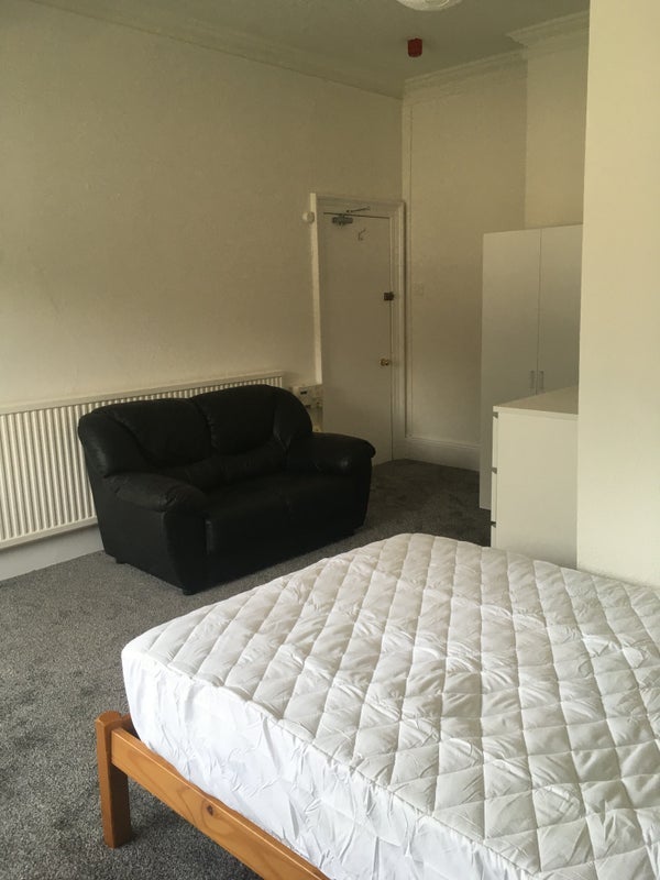 Flat Kenwood Park Road in Sheffield