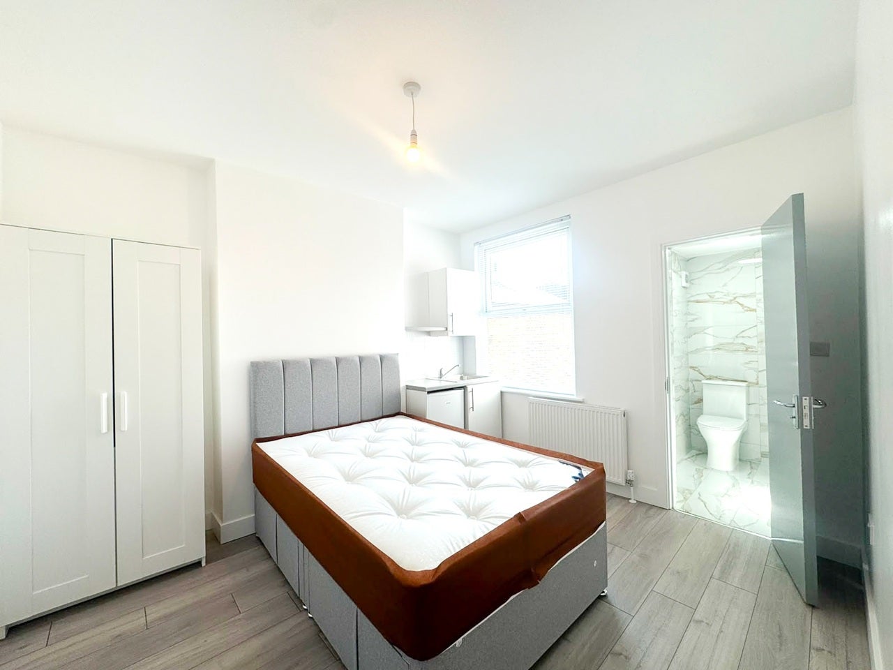 Flat Keston Road in Greater London