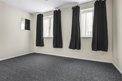 Flat Samuel Close in Greater London