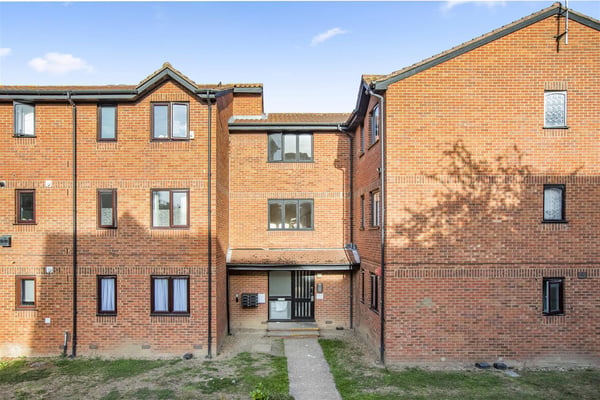 Flat Samuel Close in Greater London