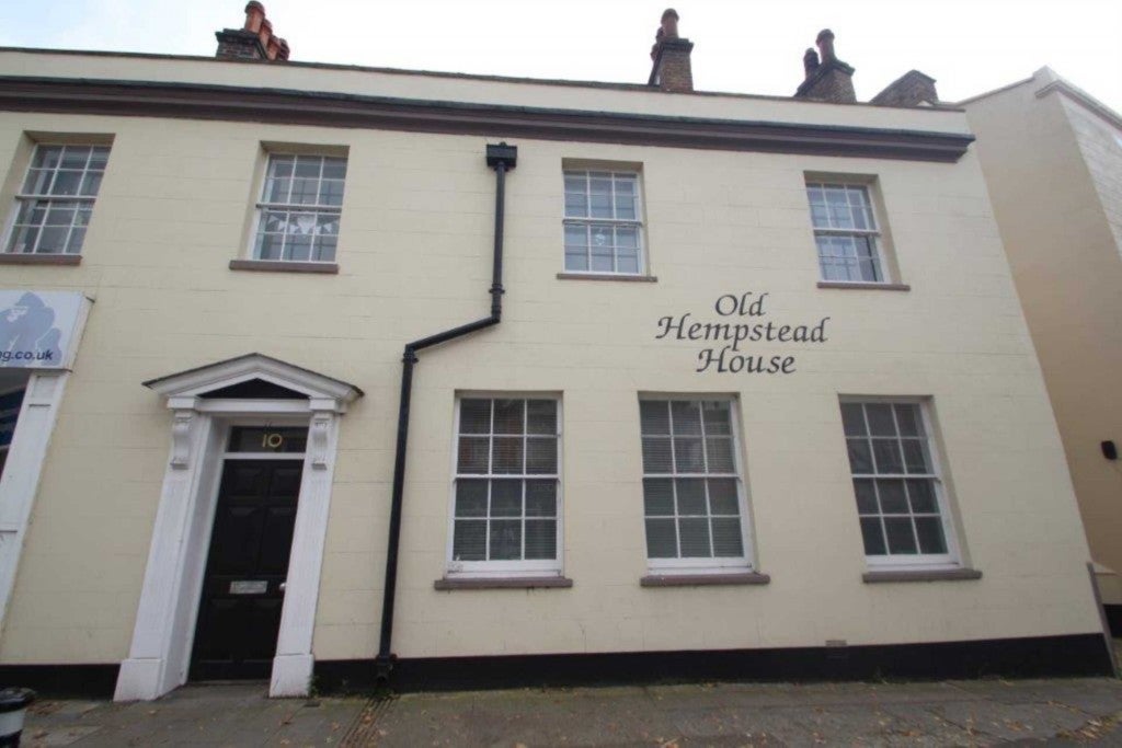 Flat Queensway in Dacorum