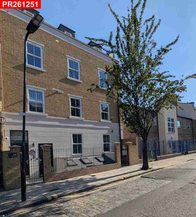 Flat Berry Hill in Taplow