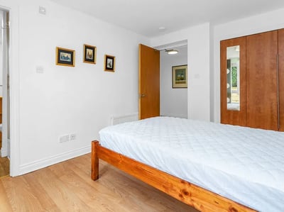 Flat Brunswick Road in Edinburgh