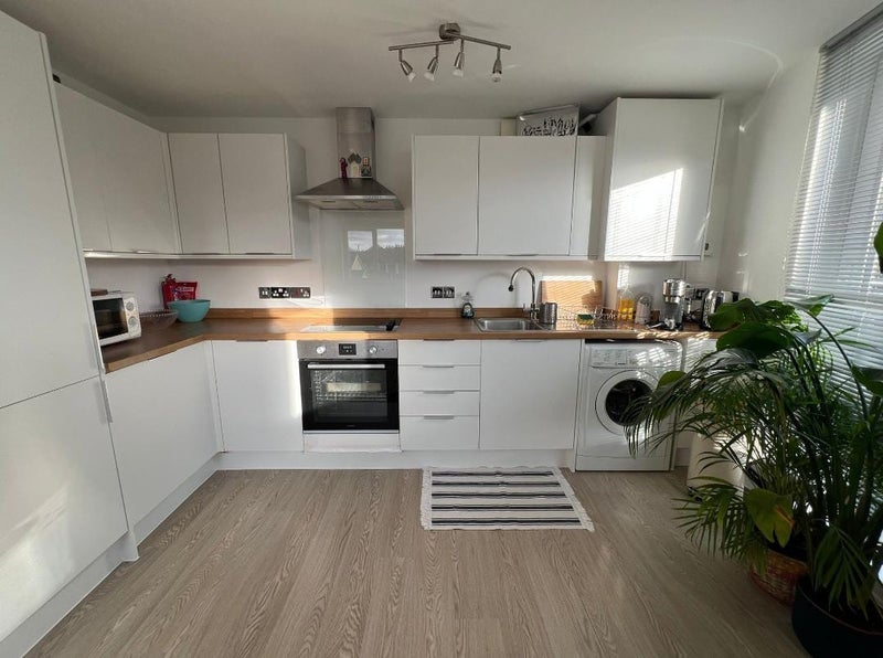 Flat Gillett Place in Greater London