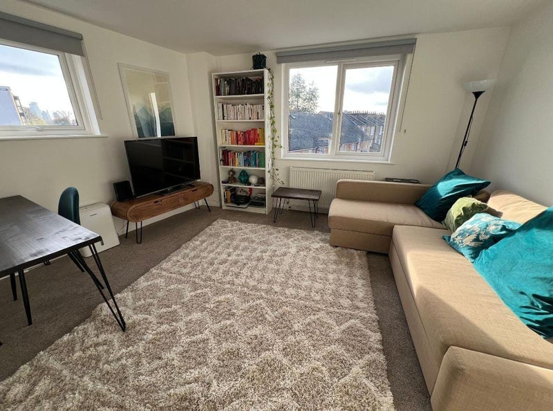 Flat Gillett Place in Greater London