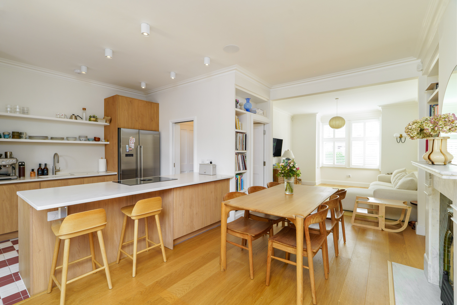 House Rosemary Avenue in Greater London