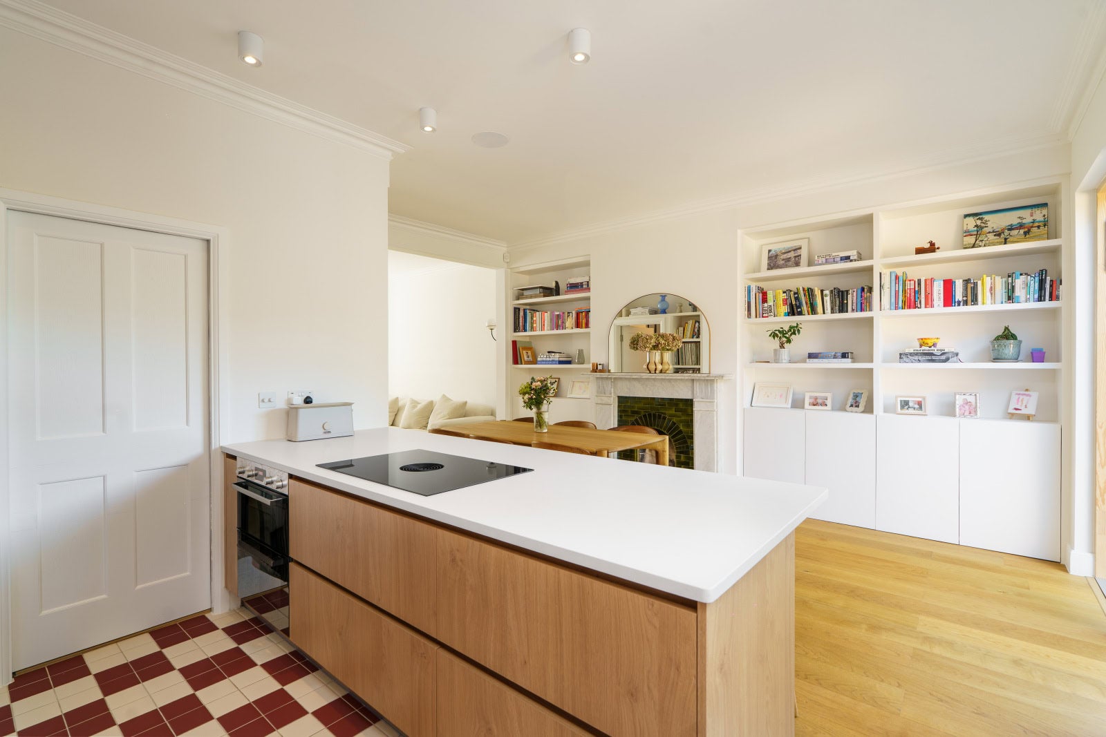 House Rosemary Avenue in Greater London
