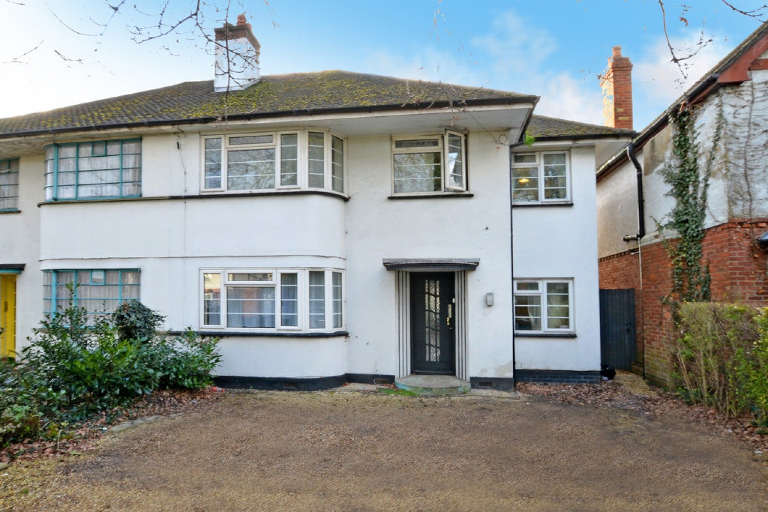 Room Crabtree Road in Surrey Heath