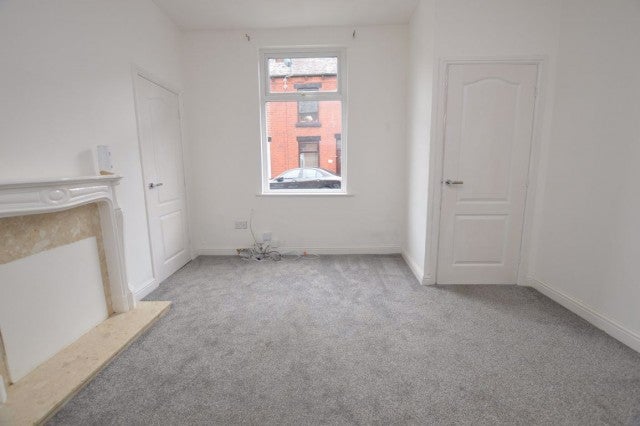 Flat Fairclough Street in Hindley