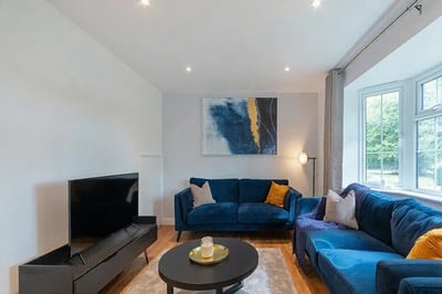House Weydown Close in Guildford