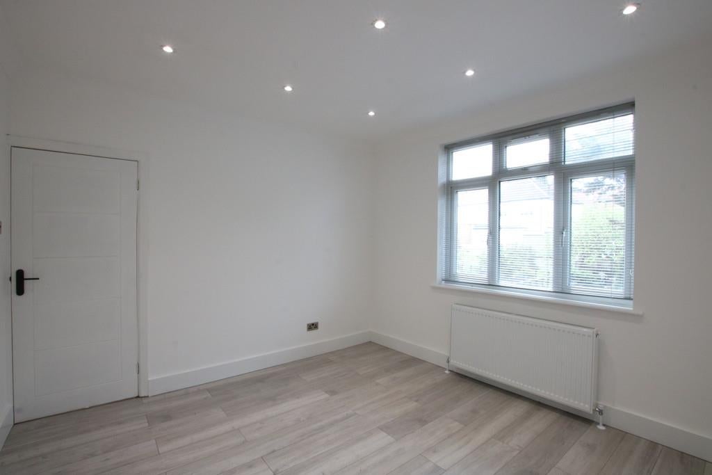 Flat Northview Crescent in Greater London