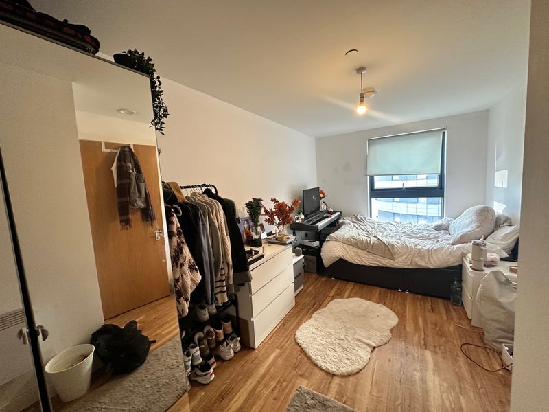 Room Pomona Strand in Trafford