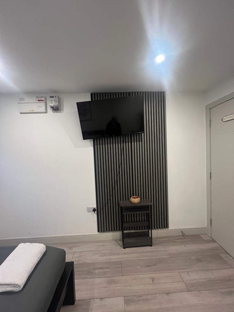 Room Brigstock Road in Greater London