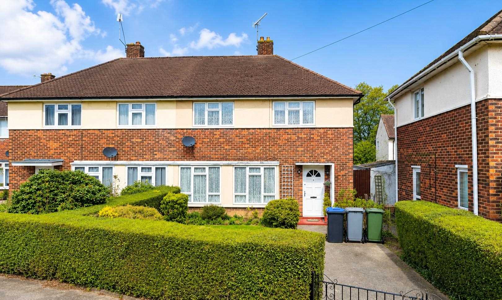 House Laburnum Grove in Greater London