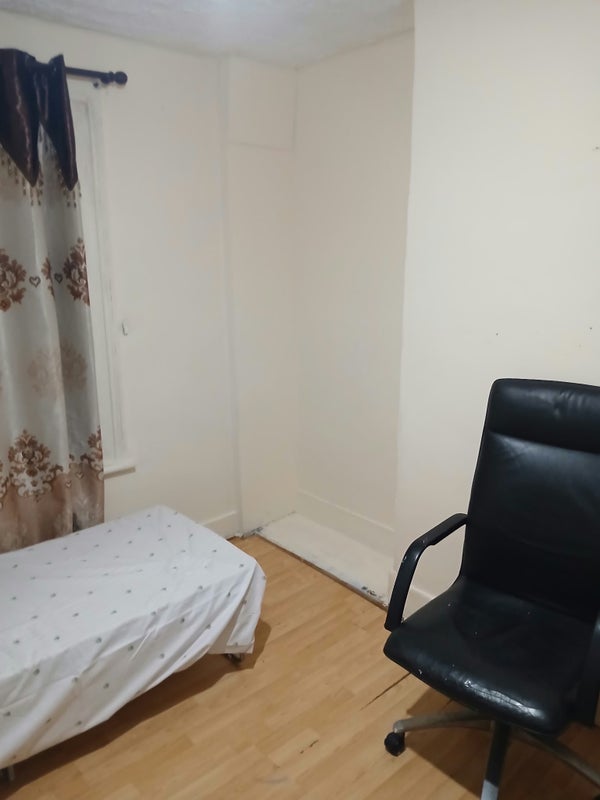 Room Kingsley Road in Greater London