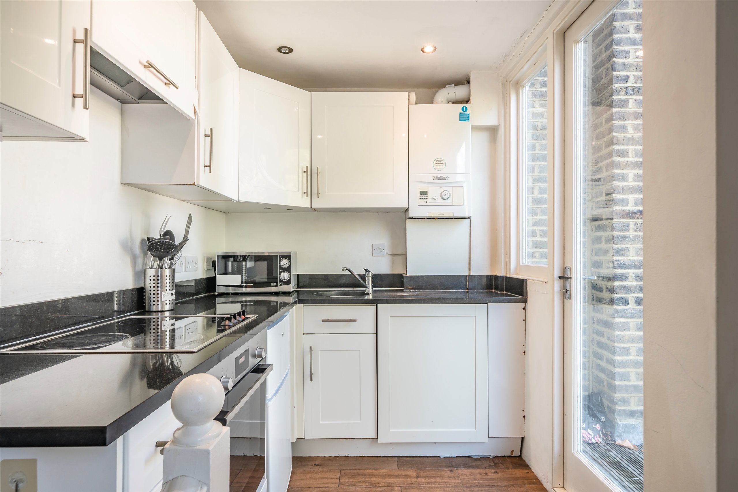 Flat Longridge Road in Greater London