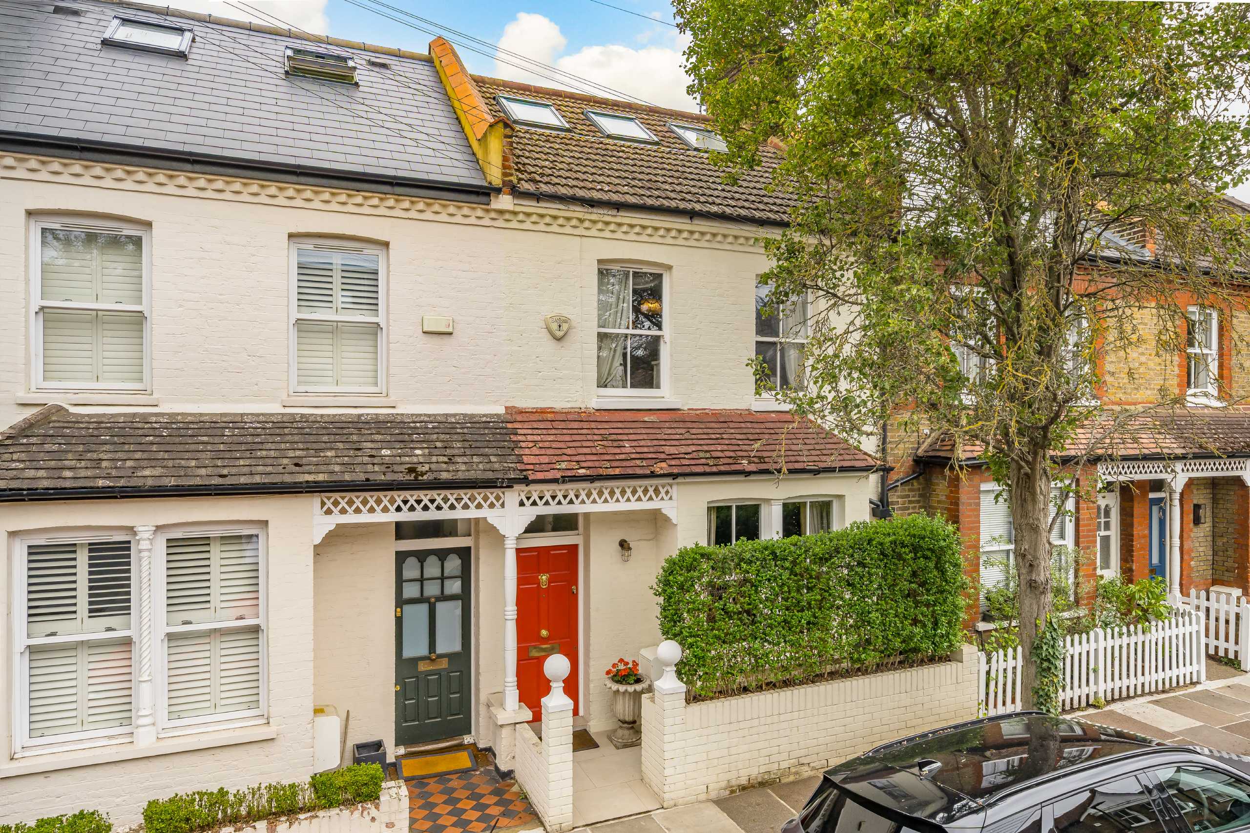 House Grove Road in Greater London