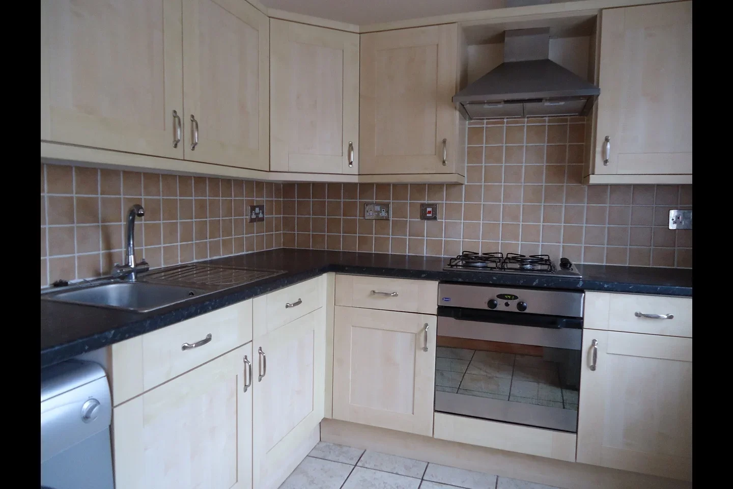 Flat Heathfield Road in Greater London