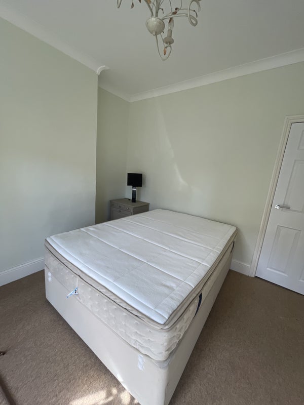 Room Sea View Road in Poole